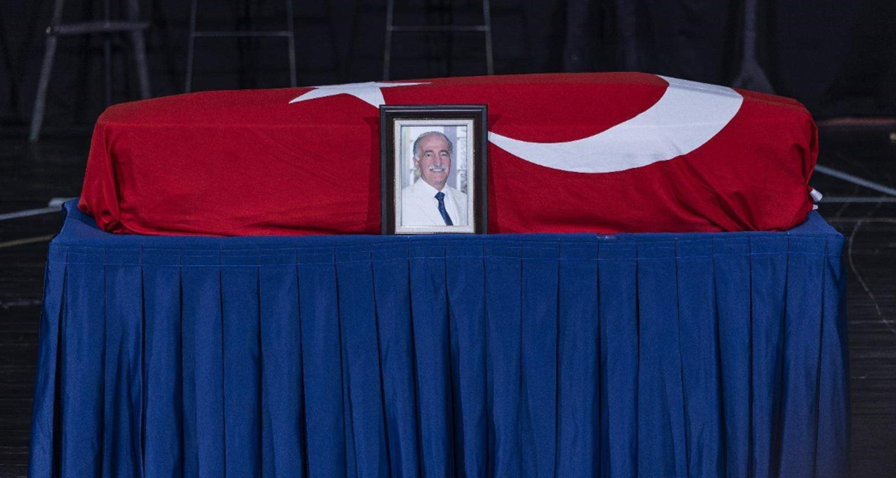 İzmir’de Prof. Dr. Emin Alıcı İçin Düzenlenen Törenlerle Son Yolculuğuna Uğurlandı