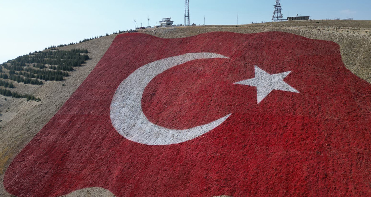 Kahramanmaraş’ta Gökyüzüne Türk Bayrağı İşlendi!