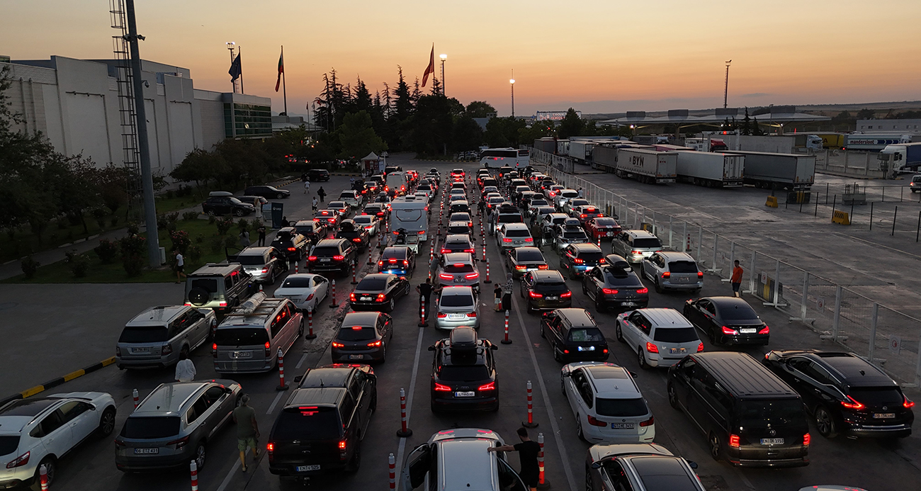 Kapıkule Sınır Kapısı’nda Gurbetçilerin Duygusal Veda Anları