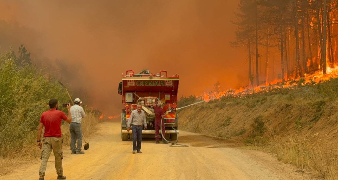 Karabük’te Orman Yangını Kontrol Altına Alınmaya Çalışılıyor