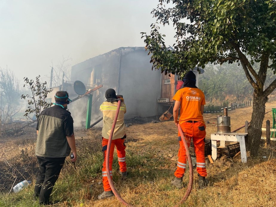 Kocaeli Karamürsel’deki Orman Yangınına Geniş Çaplı Müdahale Devam Ediyor