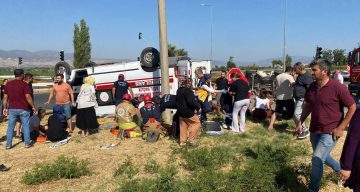 Manisa’da Trafik Kazası: Ambulans ve Otomobil Çarpıştı, 7 Yaralı