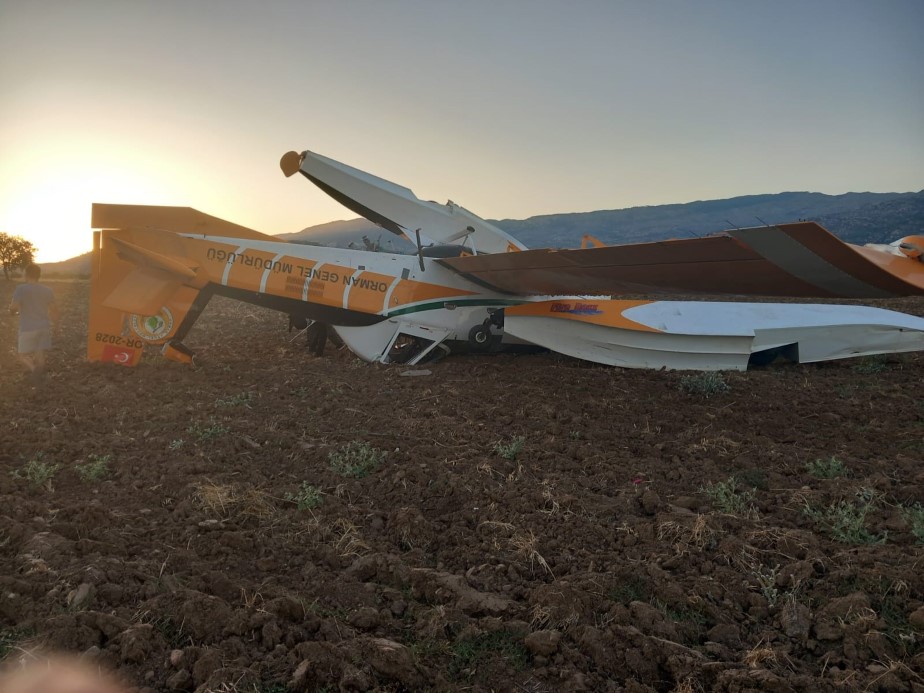 Muğla Yatağan’da Yangın Söndürme Uçağı Acil İniş Gerçekleştirdi