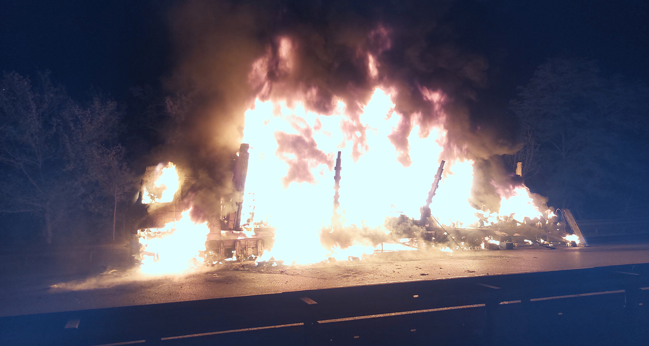 Samsun’da Tiner Yüklü Tırda Büyük Yangın