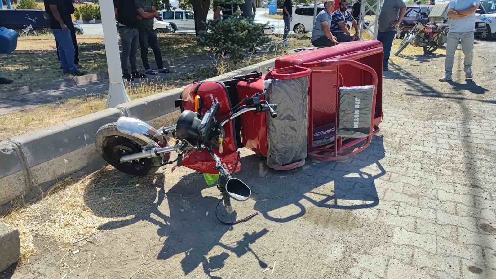 Şarkışla’da Trafik Kazası: Elektrikli Motosiklet Sürücüsü Yaşamını Yitirdi