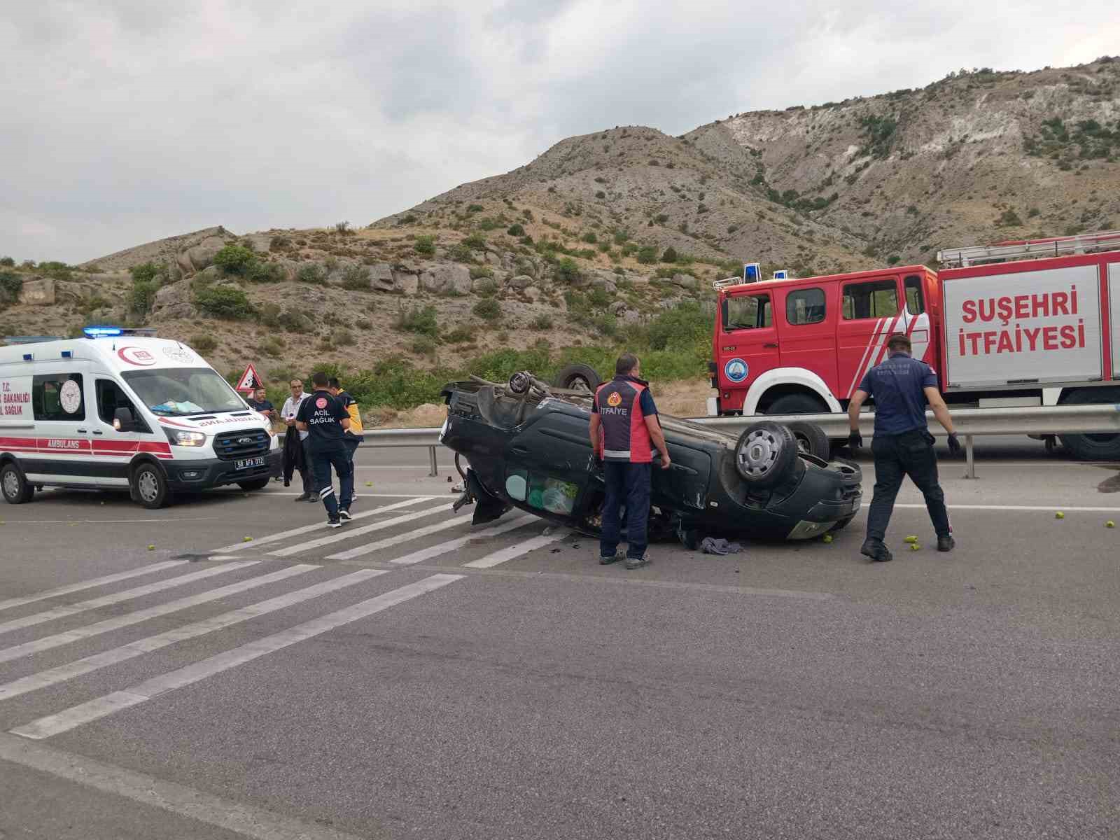 Sivas Suşehri’nde Trafik Kazası: Lastik Patlaması Sonucu Araç Takla Attı
