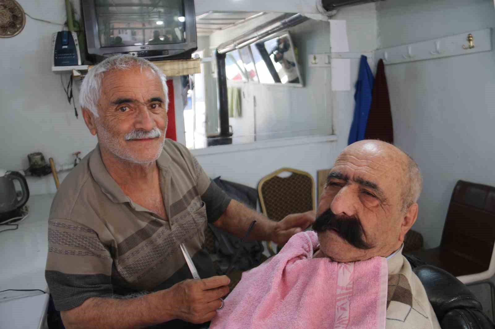 Sivas Yüceyurt’un Usta Berberi Salih Uçar, 35 Yıldır Aynı Dükkanda