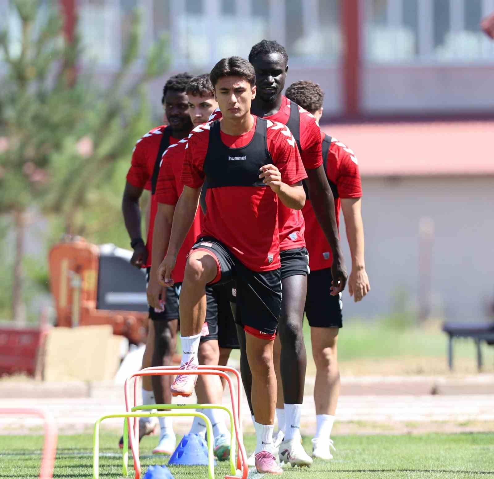 Sivasspor, Erzurumspor FK ile Maç Öncesi Son Hazırlıklarını Tamamlıyor