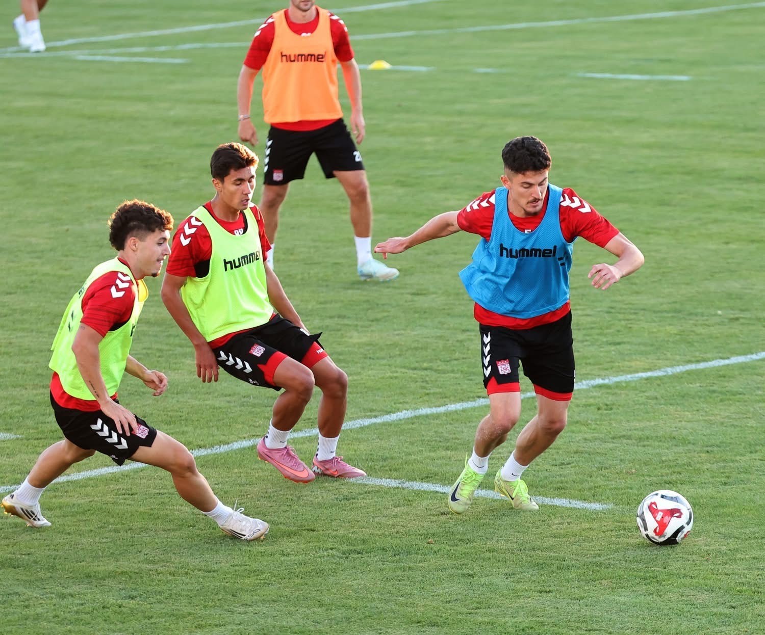 Sivasspor, Pendikspor ile Karşılaşma Öncesi Yoğun Tempoda Çalışıyor