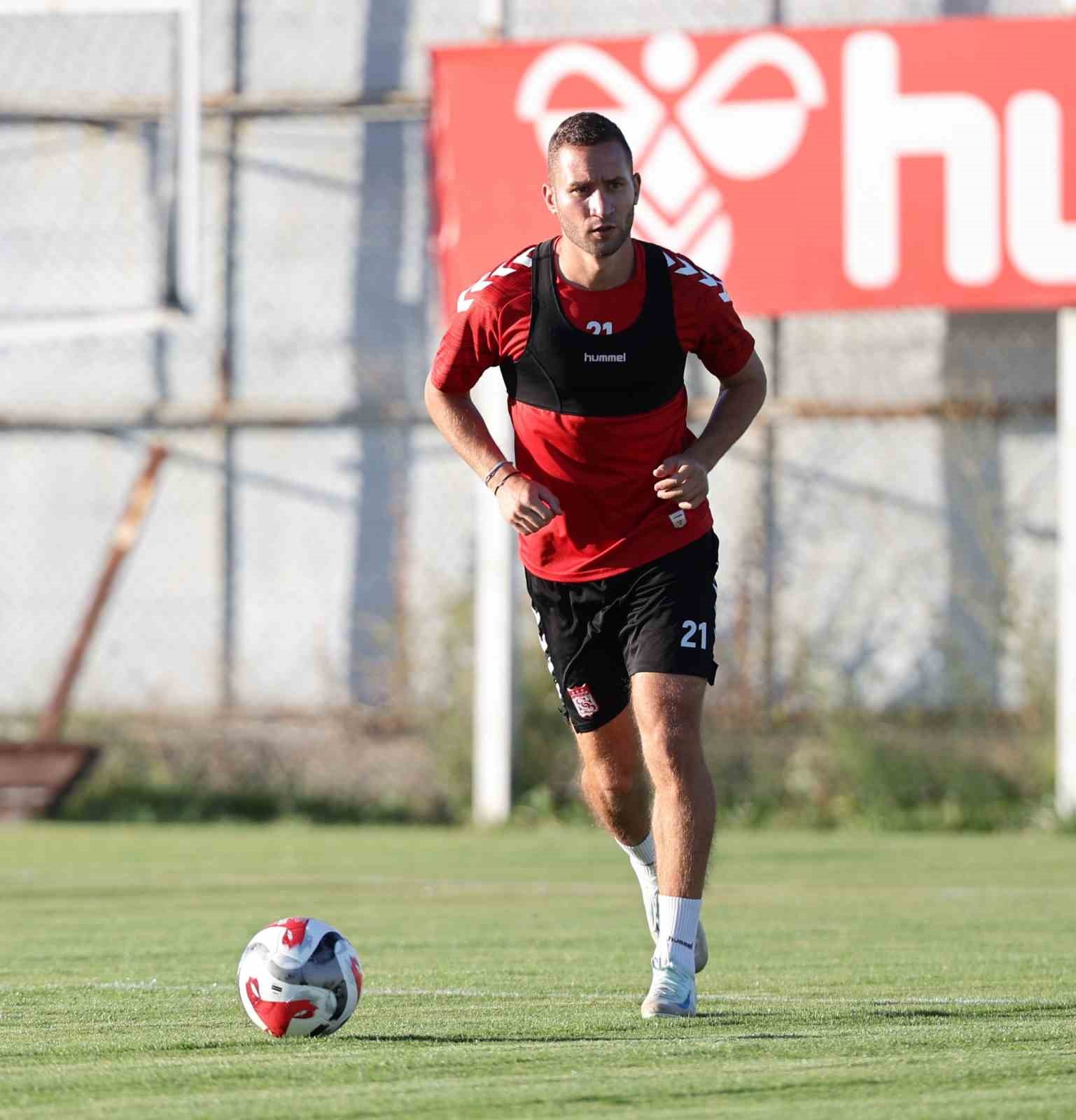 Sivasspor’un Yıldızı Veljko Simic, Sabah FC’ye Geçici Olarak Katıldı