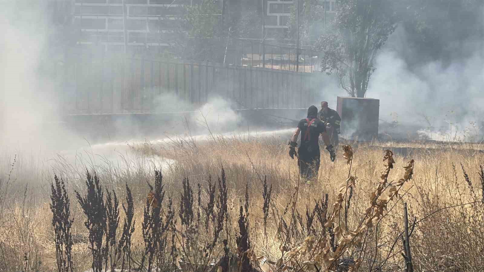 Sivas’ta Otluk Alandaki Yangın Kontrol Altına Alındı