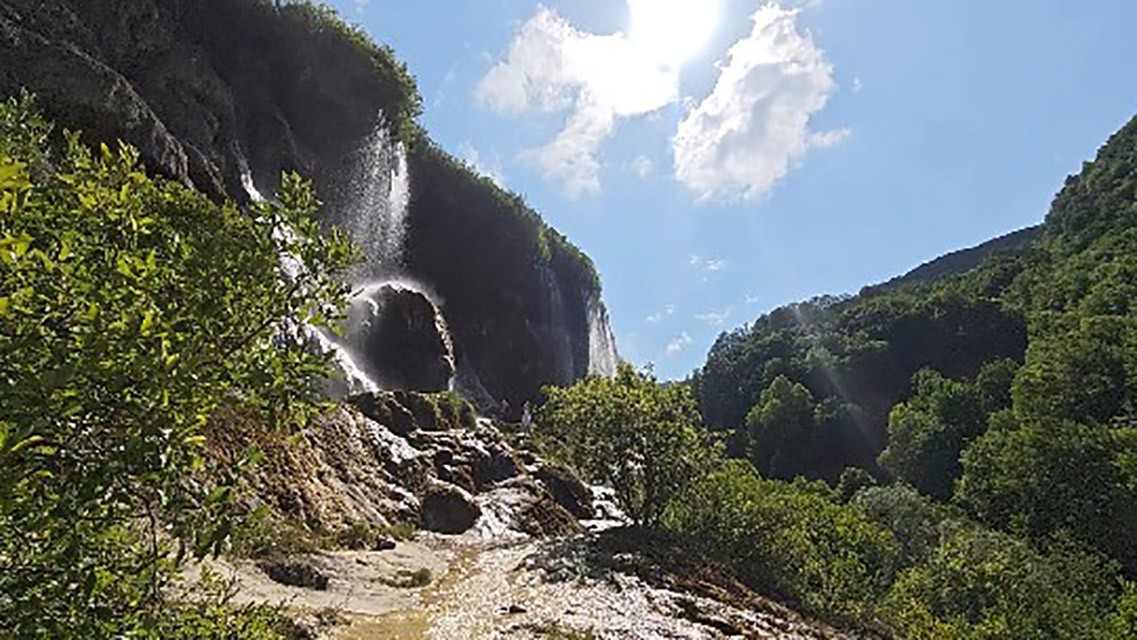 Sivas’ta Serinlemenin Yeni Adresi: Dipsizgöl Şelalesi