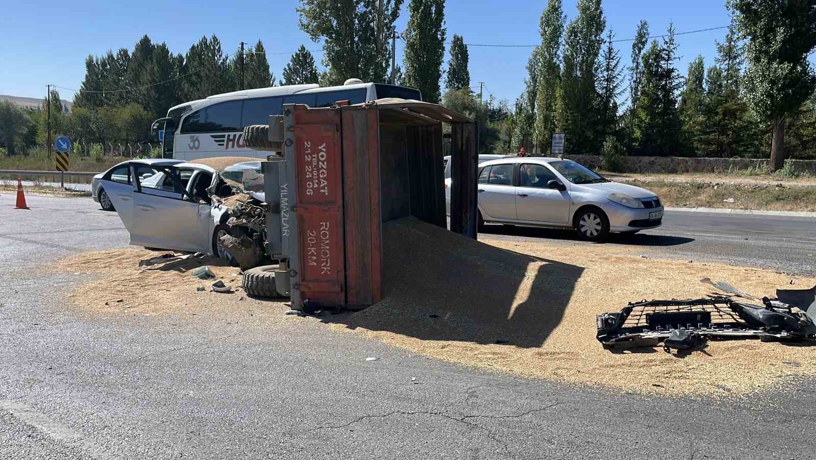 Sivas’ta Traktör Kazası: 3 Kişi Yaralandı