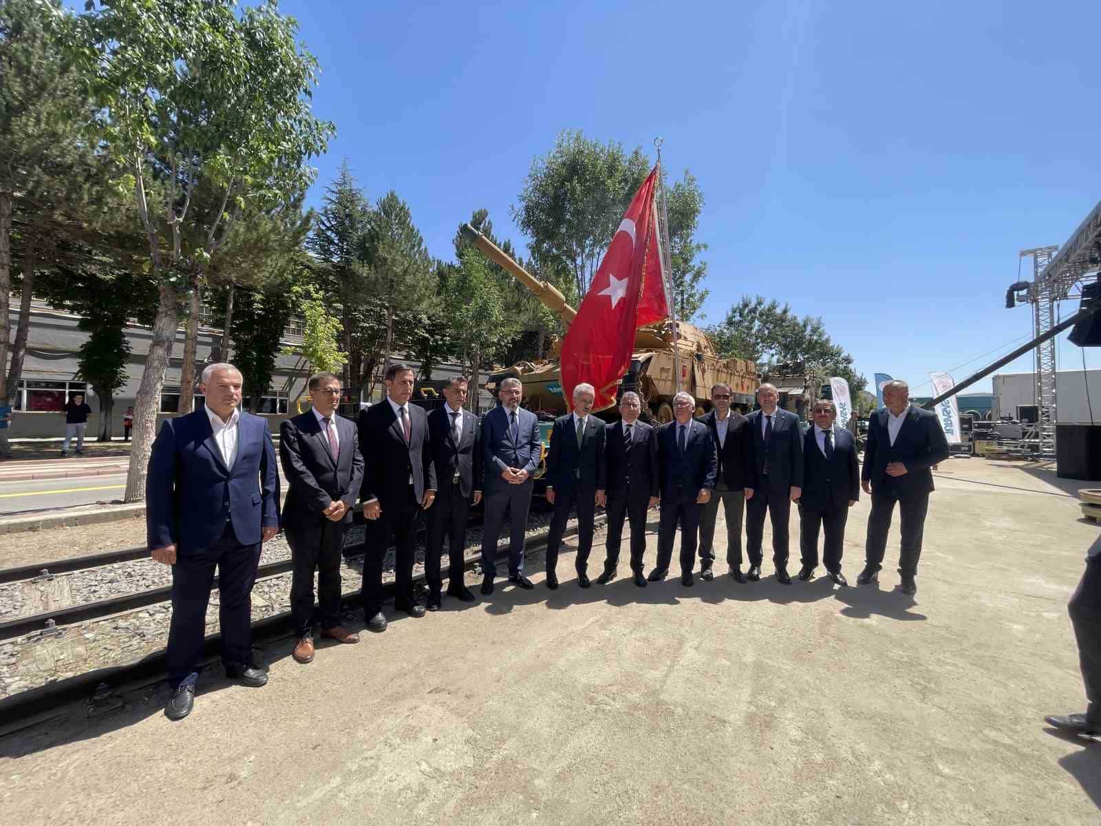 Sivas'ta Üretilen Yerli ve Milli Askeri Vagonların İlk Partisi Törenle Teslim  Edildi