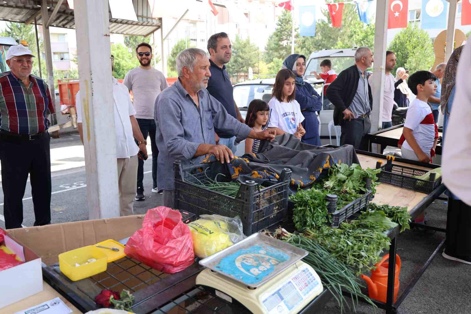 Sivas’ta Yerel Üreticilere Destek: Doğal Ürünler ve Köy Pazarı Açıldı