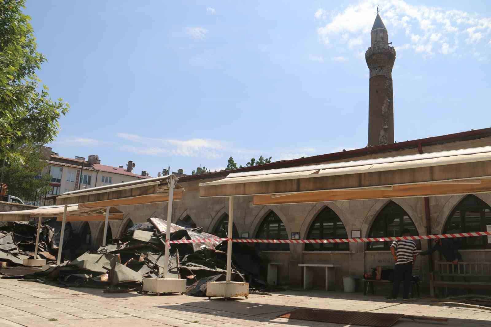 Tarihi Ulu Cami Restorasyon Nedeniyle Kapalı