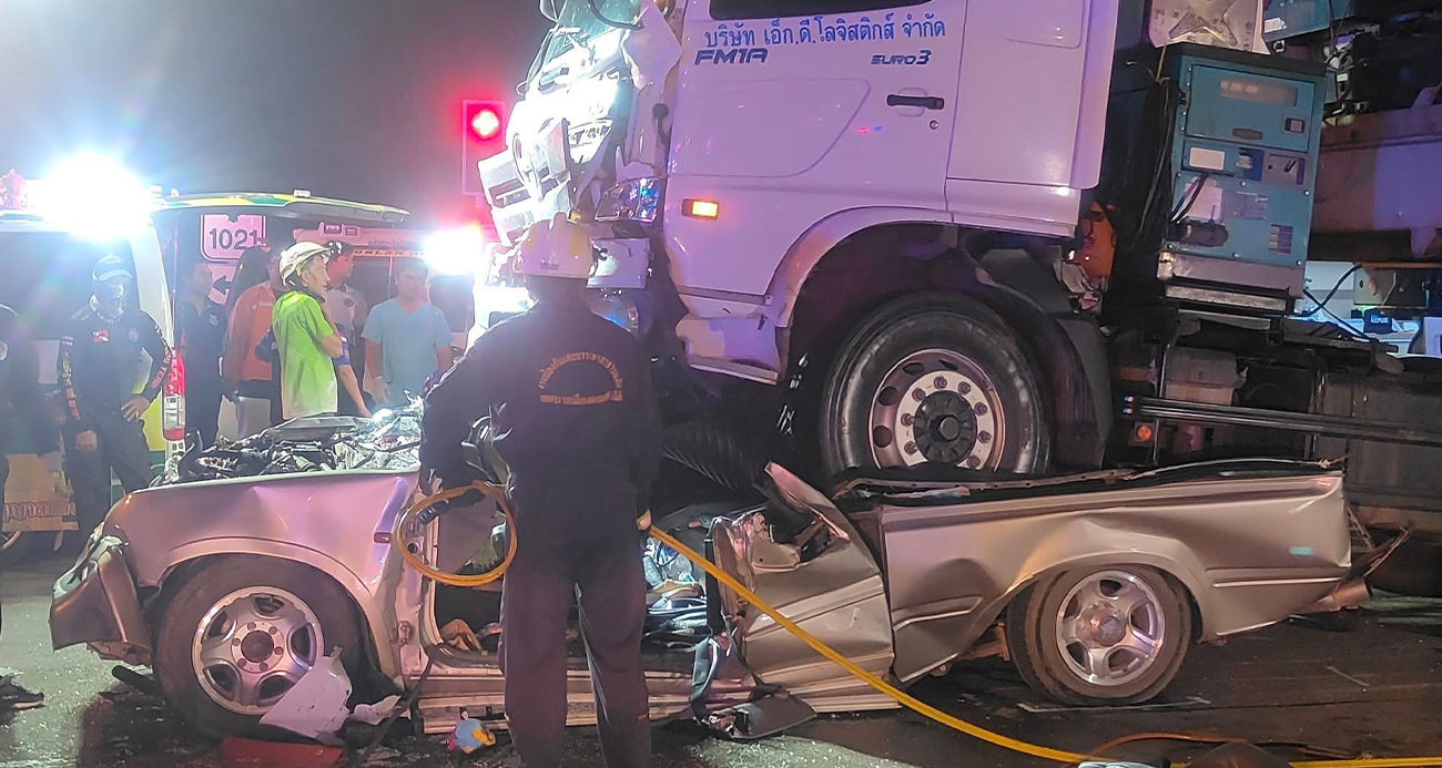 Tayland’da Kırmızı Işıkta Bekleyen Araçlara Tır Çarptı: 1 Ölü, 4 Yaralı