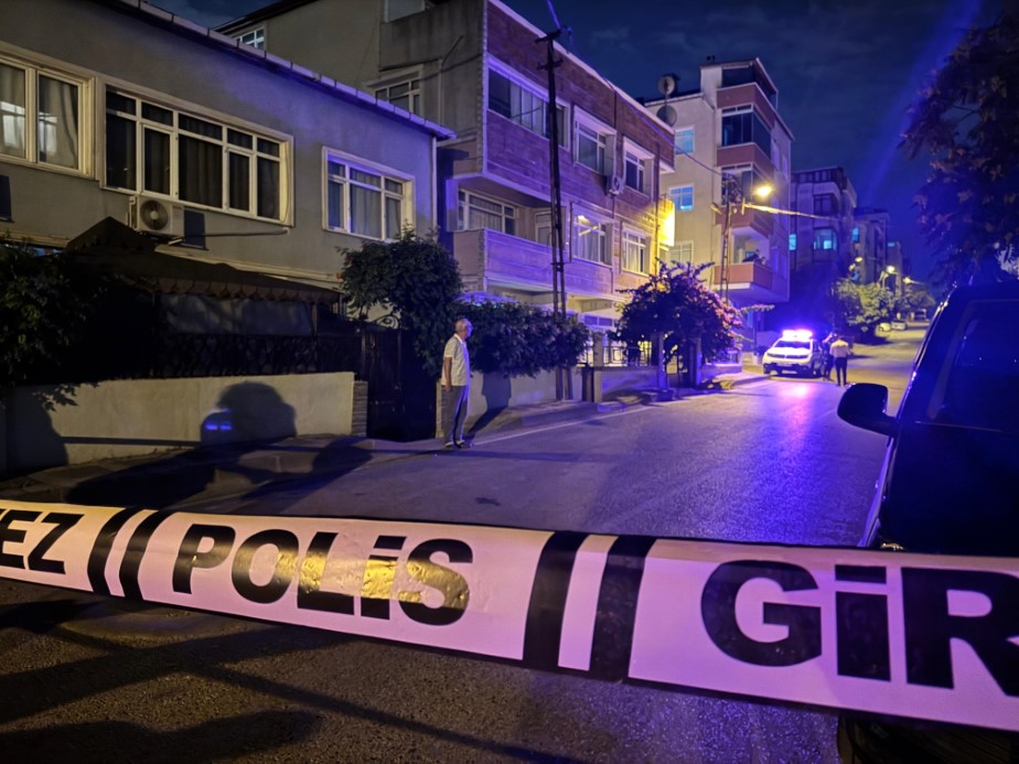 Ümraniye’de Dehşet Verici Cinayet: Genç Kadın Sokakta Satırla Öldürüldü