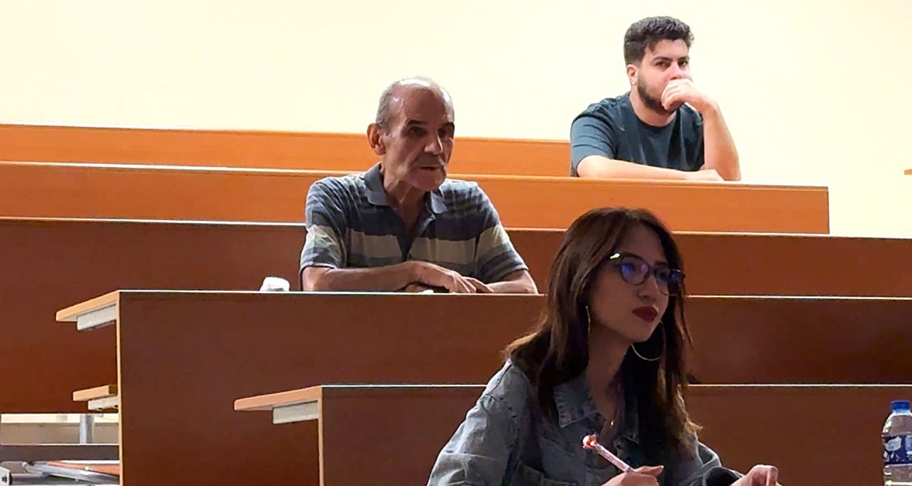 60 Yaşında Üniversite Kapılarını Açan Hüseyin Tekerci, Gençlere İlham Oluyor