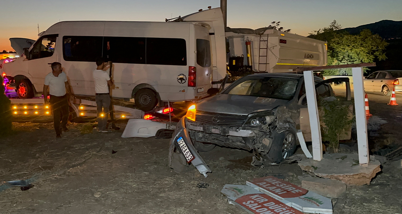 Adıyaman’da Trafik Kazası: Minibüs ile Otomobil Çarpıştı, 12 Yaralı