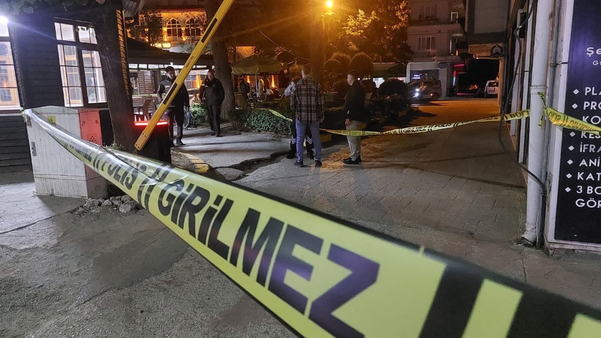 Akyazı’da Uyuşturucu Satışı İddiasıyla Silahlı Saldırı: 1 Kişi Yaralandı