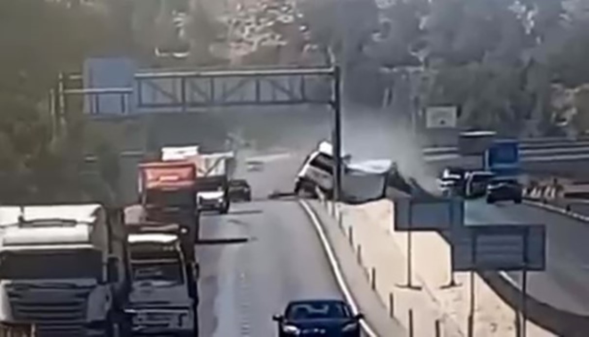 Antalya’da Tır Kazası: Güvenlik Kamerası Görüntüleri Yayınlandı