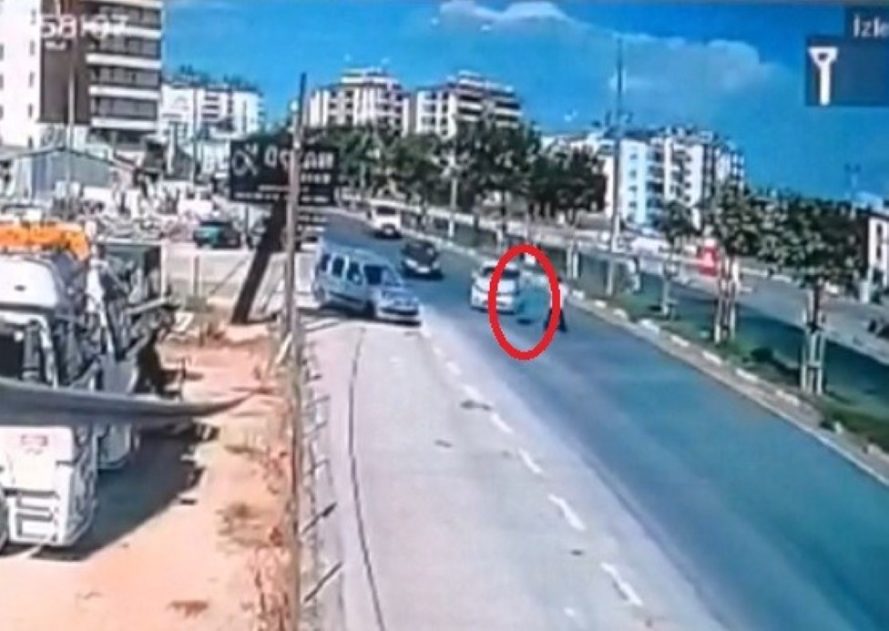 Antalya’da Trafik Kazası: Baba ve Oğlu Yaralandı