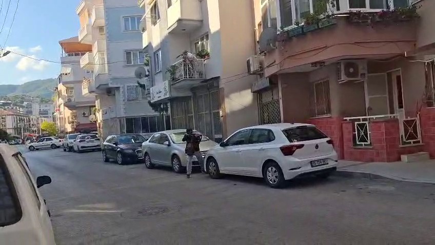 Balçova’da Polis Merkezine Silahlı Saldırı: 2 Şehit, 6 Yaralı
