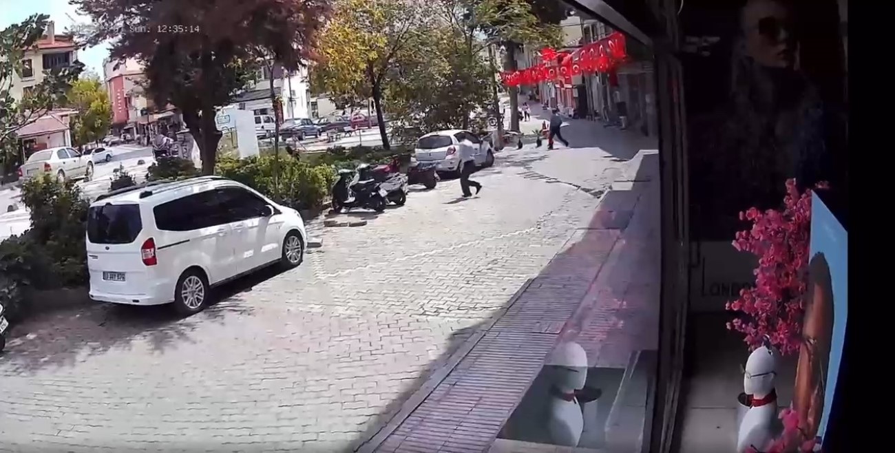 Balıkesir Sındırgı’da Korkutan Deprem Anları Güvenlik Kamerasında