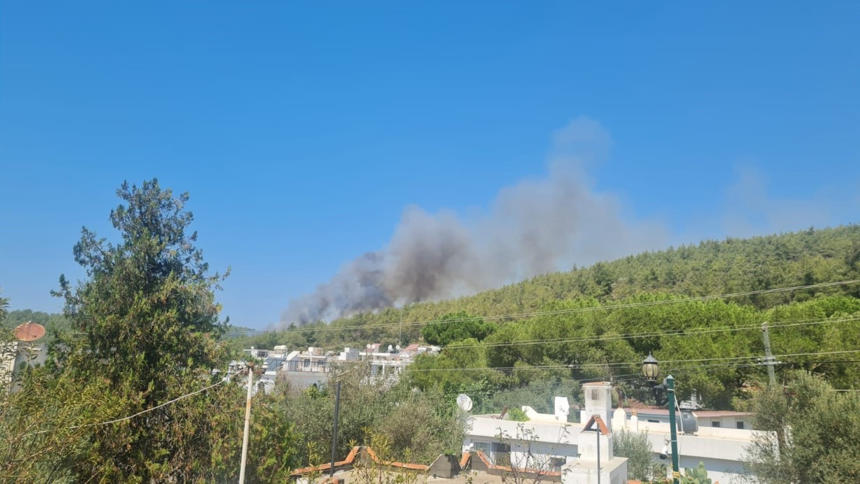 Bodrum Güvercinlik’te Orman Yangını Kontrol Altına Alınmaya Çalışılıyor