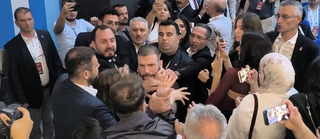 CHP Başiskele İlçe Kongresinde Gergin Anlar: Fiziksel Çatışma Çıktı