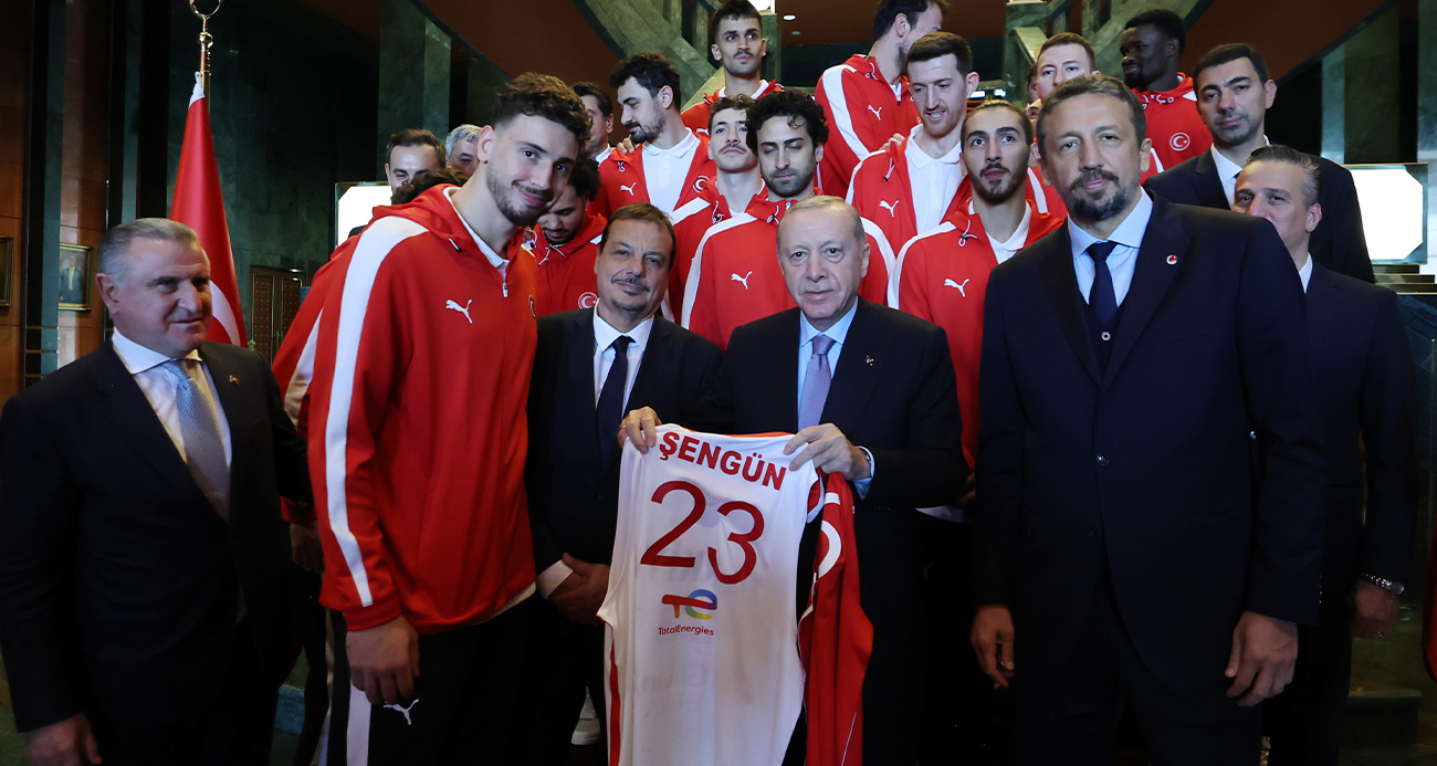 Cumhurbaşkanı Erdoğan, A Milli Erkek Basketbol Takımı’nı Kutladı