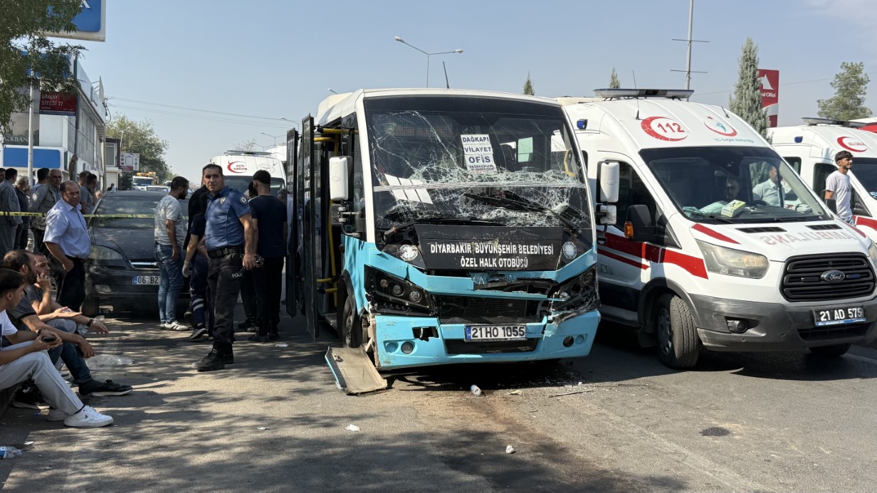 Diyarbakır’da Trafik Kazası: İki Halk Otobüsü Çarpıştı, 20 Yaralı
