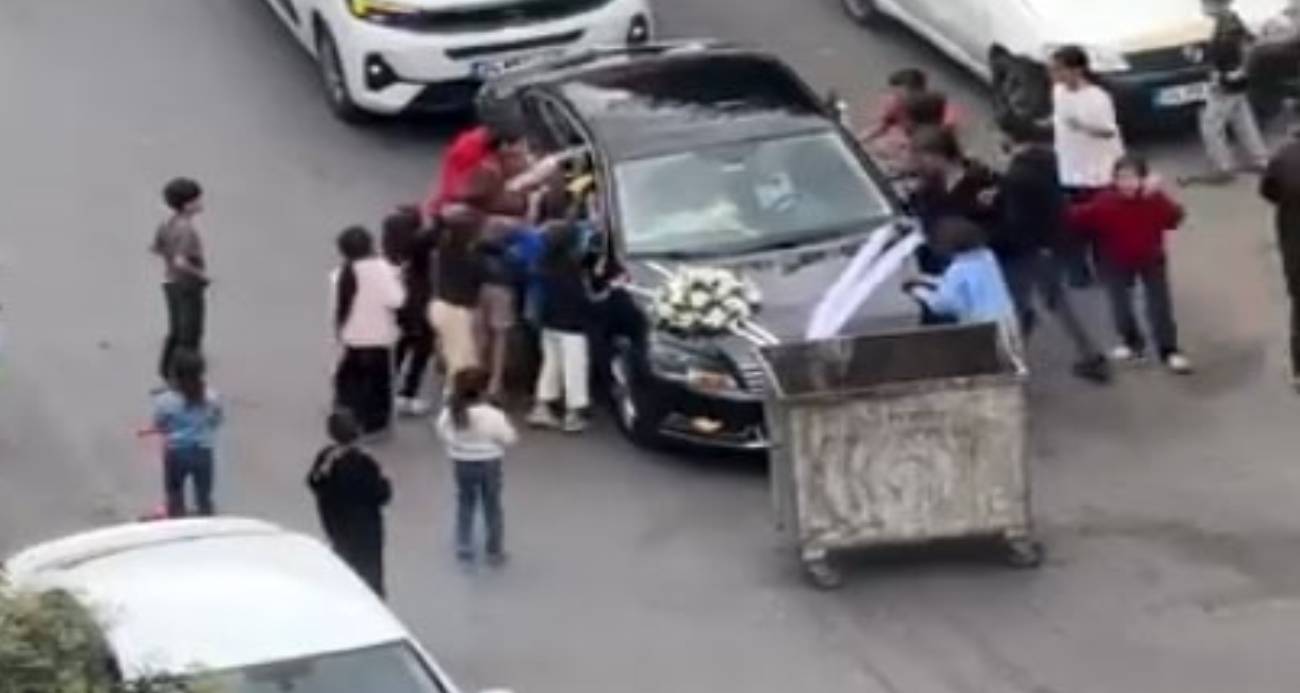 Esenyurt’ta Düğün Konvoyuna Çöp Konteyneri Engeli