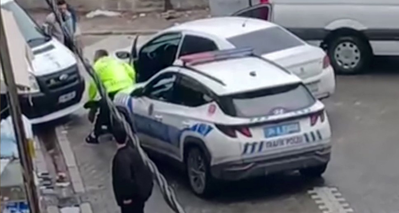 Esenyurt’ta Muayenesiz Araç Kazası: Polis Kovalamacası Sonucu Servis Aracına Çarptı