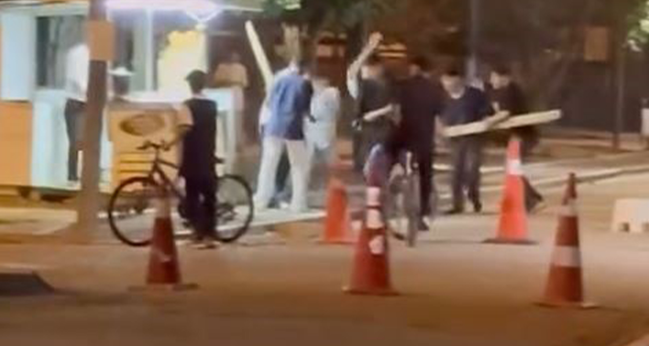 Esenyurt’ta Parkta Kalaslarla Meydana Gelen Şiddetli Kavga