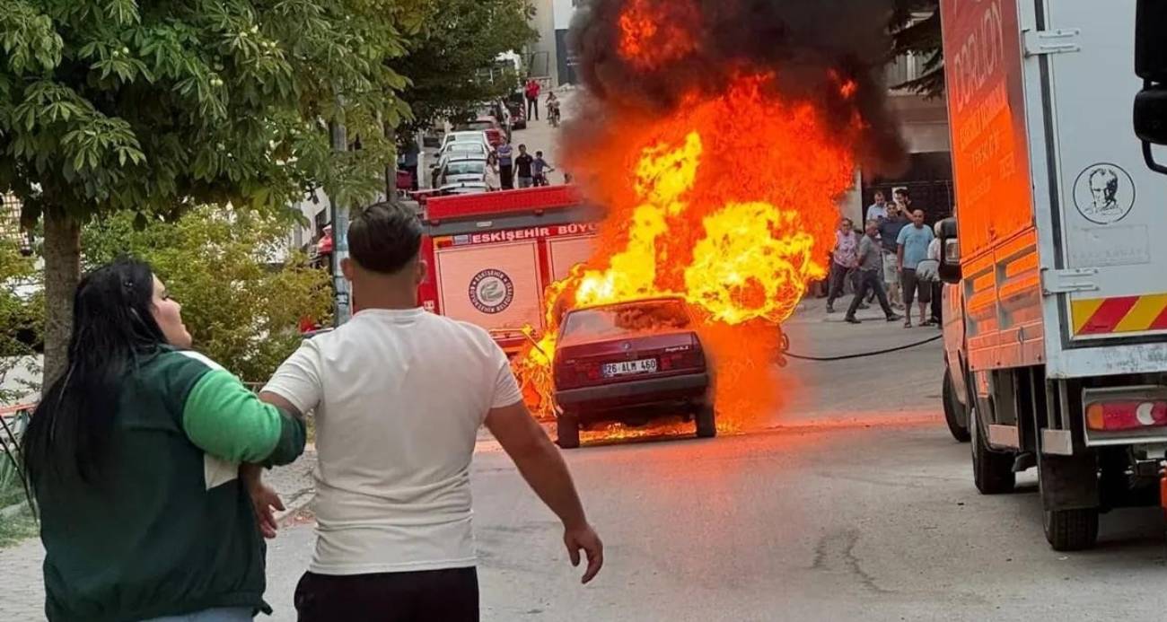 Eskişehir’de Yeni Alınan Otomobil Alev Alev Yandı