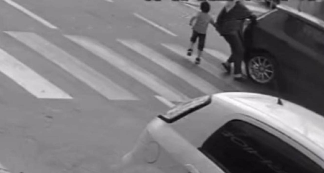 Görme Engelli Kadına Yaya Geçidinde Otomobil Çarptı: Trafik Cezası Kesildi