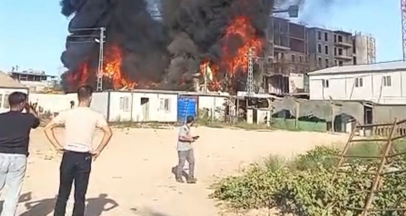Hatay’da Şantiye Alanında Korkutan Yangın