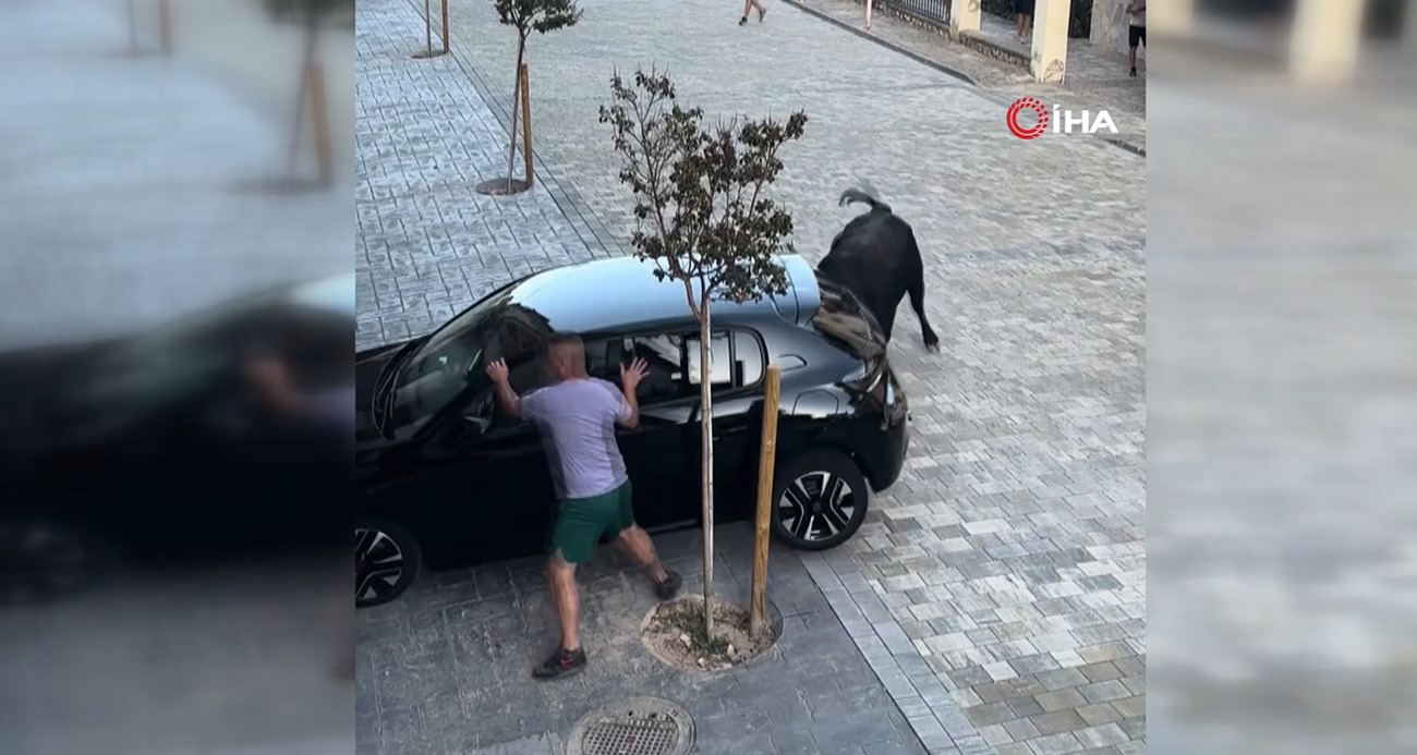 İspanya’da Boğa Koşusu Sırasında Park Halindeki Araç Tahrip Oldu