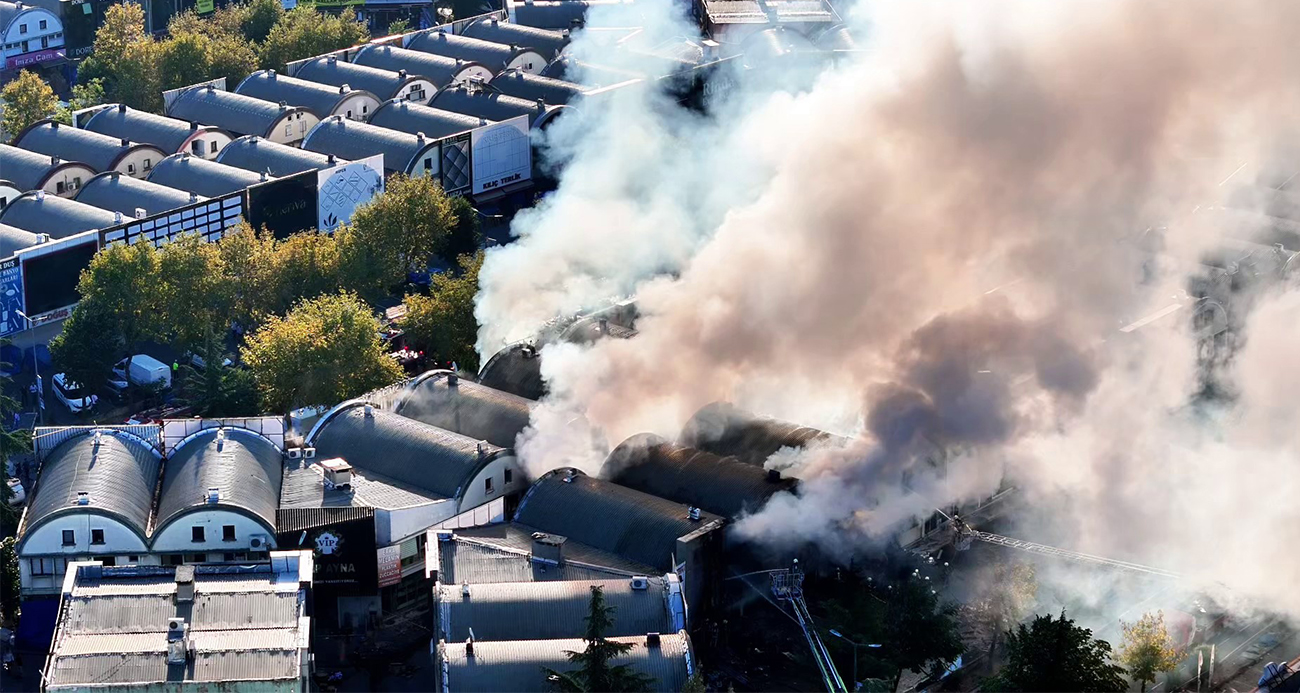 İstanbul Bağcılar’da Büyük Yangın: İSTOÇ’ta 17 İş Yeri Zarar Gördü