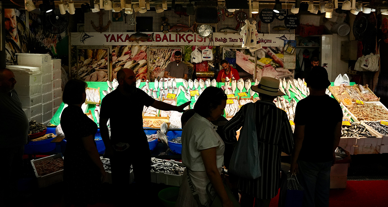 İstanbul Balık Pazarlarında Sezon Bereketi: Hamsi ve İstavrit Öne Çıkıyor