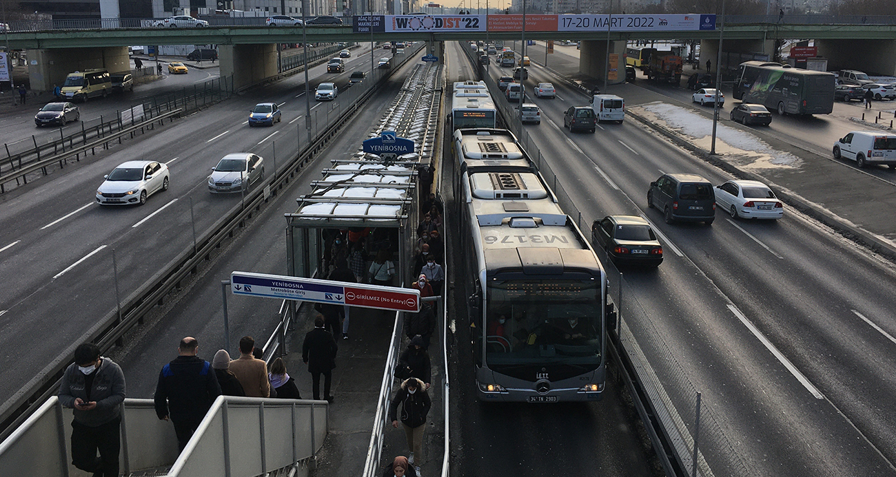 İstanbul’da 30 Yaş Üstü Öğrencilere İndirimli Ulaşım Hakkı Geri Verildi