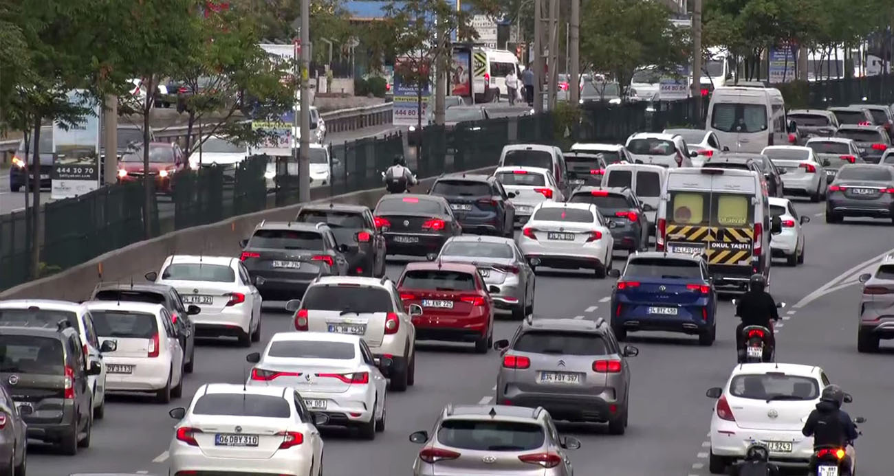 İstanbul’da Eğitim Döneminin Başlamasıyla Trafik Yoğunluğu Arttı