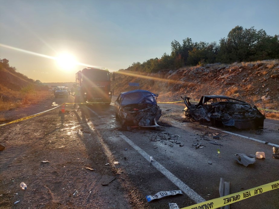 Karabük’te Yol Felaketi: İki Otomobilin Çarpışması Sonucu 3 Ölü, 5 Yaralı
