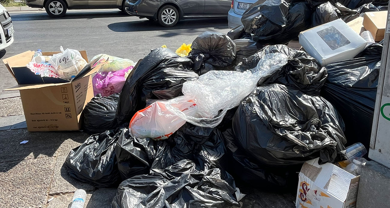Karşıyaka’da Çöp Krizi: Grev İlçeyi Felç Etti