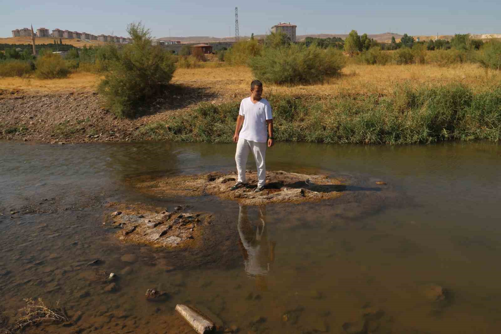 Kızılırmak’ta Su Seviyeleri Alarm Veriyor: Nehir Yatağı Görünür Oldu