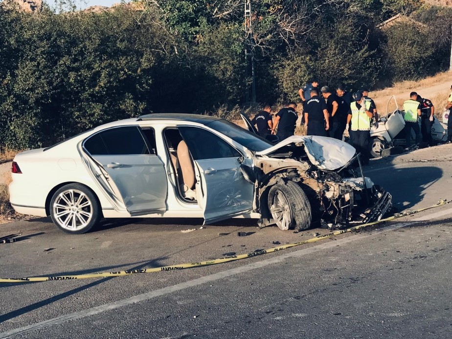 Konya Halkapınar’da Trajik Trafik Kazası: İkizler Öldü, Beş Kişi Yaralandı
