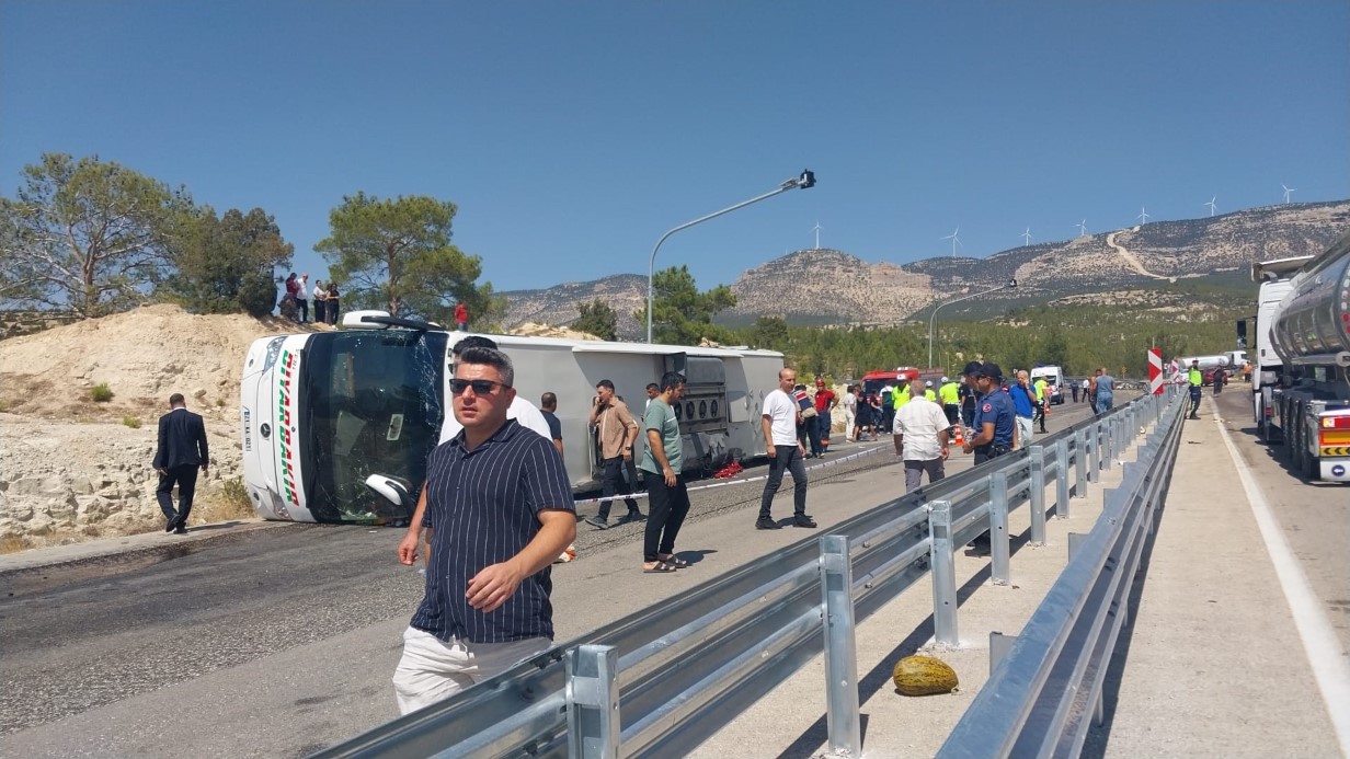 Mersin Mut’ta Korkunç Kaza: Otobüs ve Kamyon Çarpıştı, Ölü ve Yaralılar Var