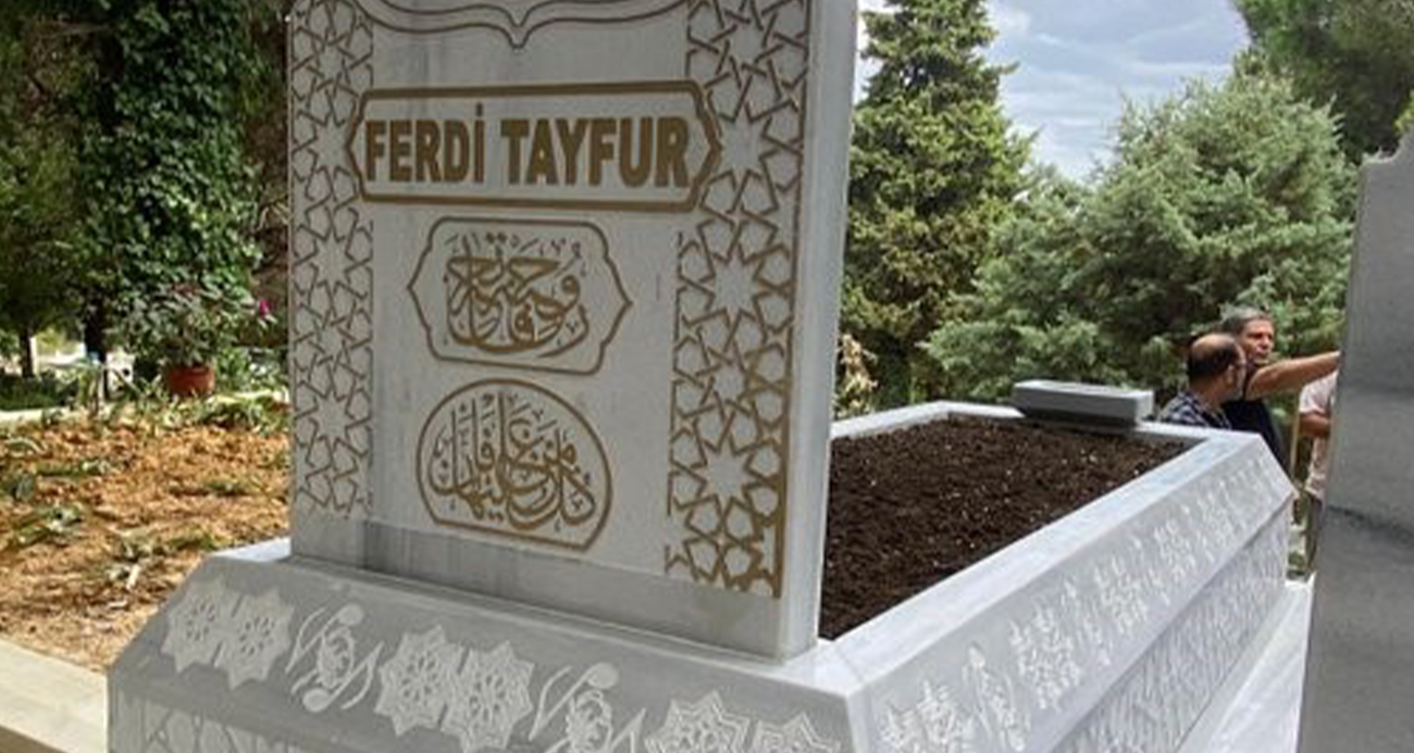 MHP Lideri Bahçeli, Ferdi Tayfur’un Anısına Saygı Duruşu